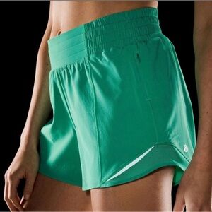 LULULEMON HOTTY HOT HR SHORTS 4” Kelly Green Size 2